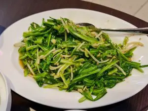 Tuan Yuan Pork Ribs Soup Stir Fried Green Dragon Chives