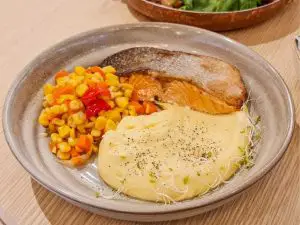 Poulet + Brasserie Salmon